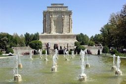 بازدید ۲۰ هزار گردشگر داخلی از آرامگاه فردوسی در نوروز امسال
