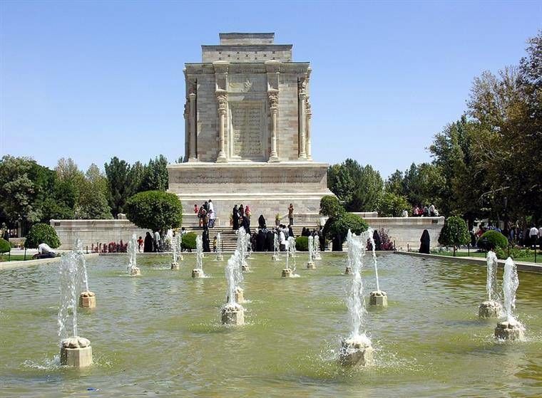 بازدید ۲۰ هزار گردشگر داخلی از آرامگاه فردوسی در نوروز امسال
