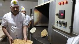 کارخانه‌های مملو از آرد/ نانوایی‌ها مشکلی برای پخت ندارند 