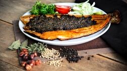 طرز تهیه حشو و ماهی جنوب سرخ کرده ؛ غذایی ساده و خوشمزه
