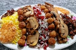 طرز تهیه قارچ‌پلو خوشمزه با نخودفرنگی به سبک مجلسی

