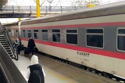 جزییات خروج قطار از ریل در ایستگاه راه‌آهن مشهد + عکس