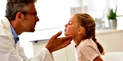 کم‌کاری تیروئید در کودکان؛ علائم و دلایل