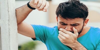 دلایل مزه‌ بد دهان؛ از سوزش معده تا ابتلا به عفونت