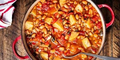 طرز تهیه خوراک لوبیا چیتی با سیب زمینی و قارچ