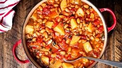 طرز تهیه خوراک لوبیا چیتی با سیب زمینی و قارچ