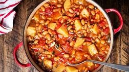 طرز تهیه خوراک لوبیا چیتی با سیب زمینی و قارچ