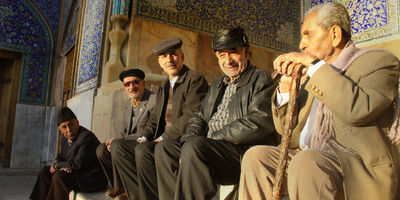 بازنشستگان تا سقف چقدر می‌توانند از کمک هزینه عصا و عینک بهره‌مند شوند؟