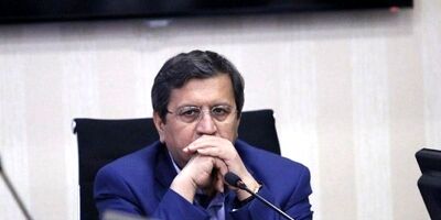 همتی: بانک مرکزی قطعاً با نوسانات سفته‌بازی مقابله می‌کند