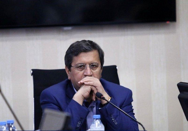 همتی: بانک مرکزی قطعاً با نوسانات سفته‌بازی مقابله می‌کند