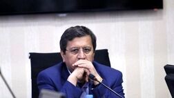 همتی: بانک مرکزی قطعاً با نوسانات سفته‌بازی مقابله می‌کند