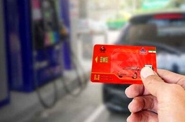 کارت سوخت با انتقال سهمیه بنزین به کارت بانکی حذف نمی‌شود
