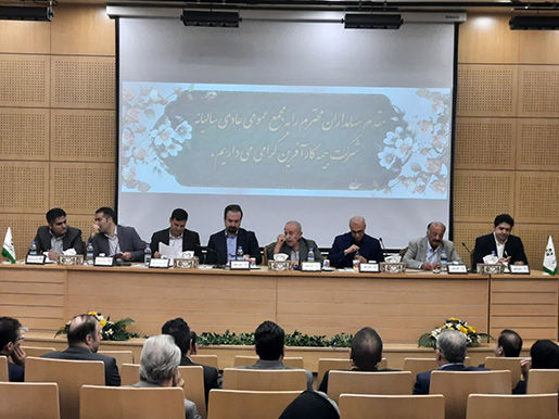 تقسیم سود ۲۲۰ ریال بین سهامداران بیمه کارآفرین