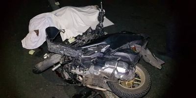 توقیف خودرو با زنی روی سقف
