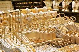 فلز زرد زیر پای بیمه نامه عمر متصل به طلا را محکم تر کرد