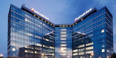 هویت بزرگ‌ترین بانک ایتالیا آب می‌رود!