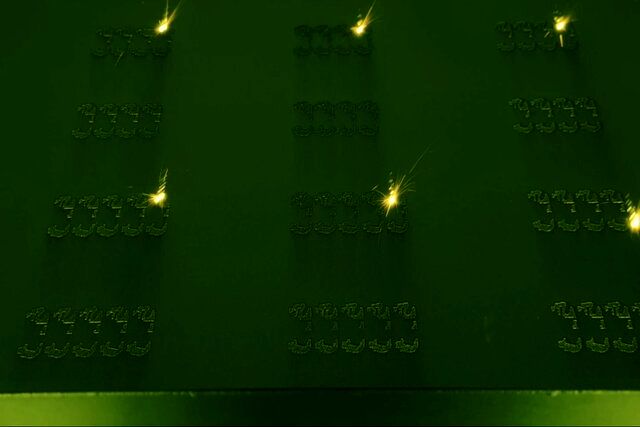 "اپل" آیفون‌ها و اپل واچ‌ها را با چاپ 3بعدی می‌سازد
