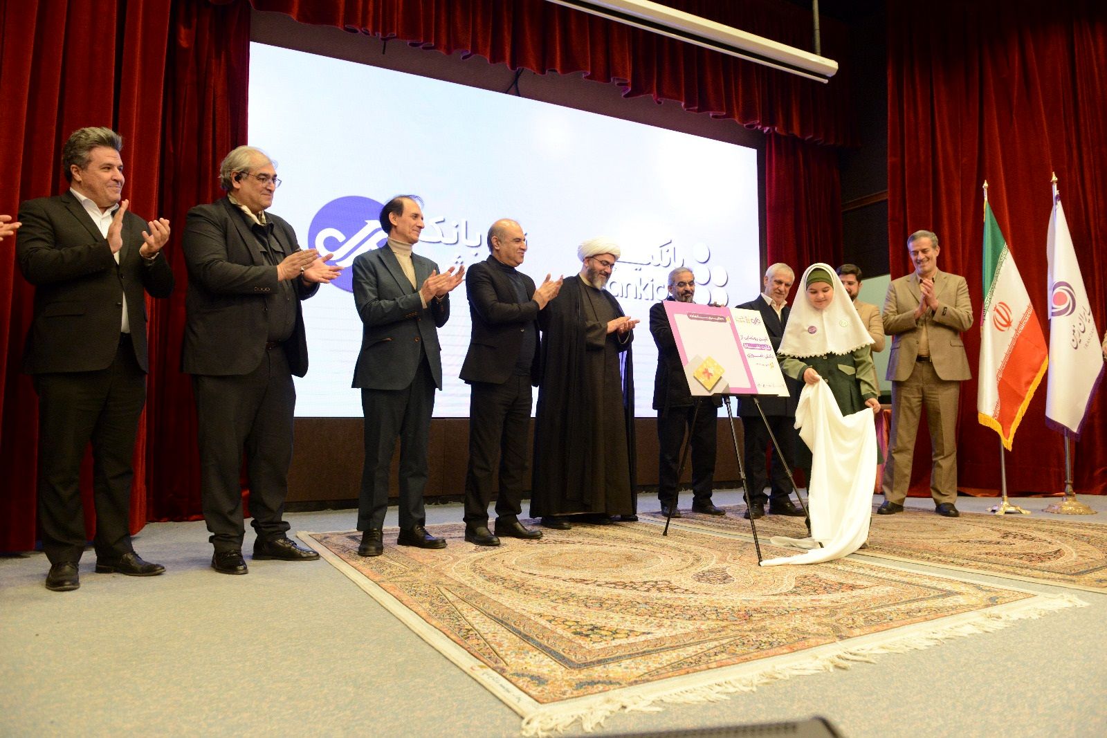 جشن دستیابی جهش و بانکیدو بانک ایران زمین به 500 هزار کاربر برگزار شد
