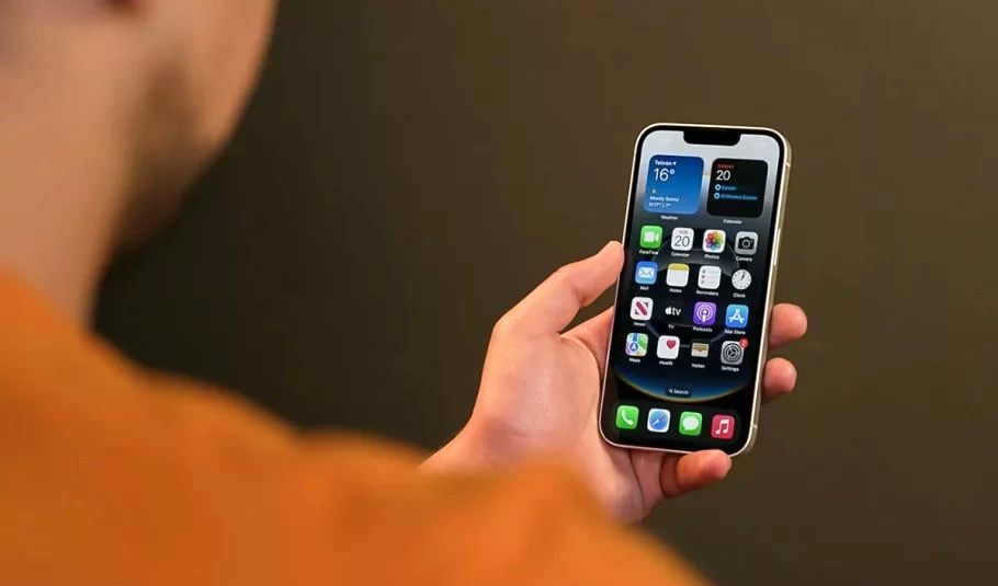 آیفون 17e احتمالاً نمایشگر بدون ناچ شبیه آیفون 17 خواهد داشت
