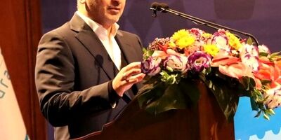 خدمت کارکنان بیمه دی به جامعه ایثارگری توفیق بزرگی است
