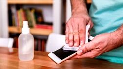 گوشی تلفن همراه را چند وقت یکبار تمیز کنیم؟
