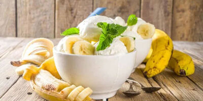 طرز تهیه بستنی موزی سالم با بستنی‌ساز خانگی
