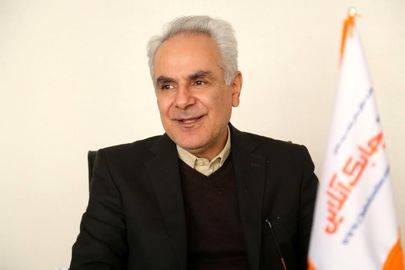 معاون مالی و اداری شرکت بیمه کارآفرین
