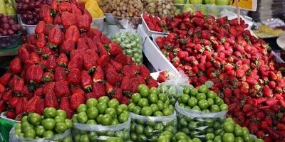 بازار میوه و صیفی در آرامش به سر می‌برد
