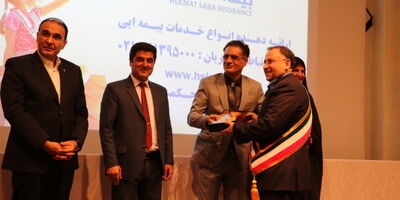 بیمه حکمت کارآفرین برتر و چهره ماندگار سال شد