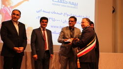 بیمه حکمت کارآفرین برتر و چهره ماندگار سال شد