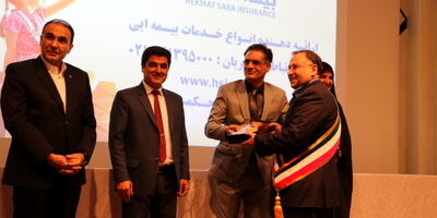 بیمه حکمت کارآفرین برتر و چهره ماندگار سال شد