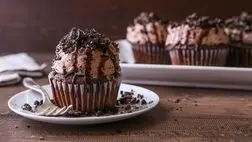 طرز تهیه کاپ کیک شکلاتی وگان با دستور خیلی راحت
