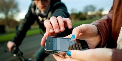 این کشور ها با ارائه بیمه نامه ساعتی موبایل مشتریان خود را غافلگیر کنند