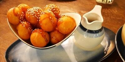 طرز تهیه لُقیمات ؛ دسر عربی با ماست برای افطارهای رمضان
