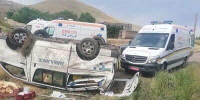 مرگ همراه بیمار در واژگونی آمبولانس

