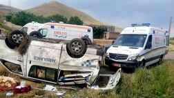مرگ همراه بیمار در واژگونی آمبولانس
