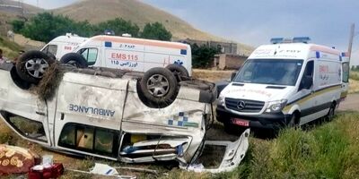 مرگ همراه بیمار در واژگونی آمبولانس

