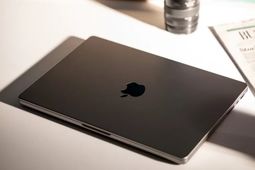 اپل ظاهرا روی لپ‌تاپ «مک‌بوک اولترا» کار می‌کند
