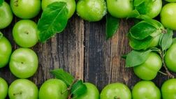 مصرف گوجه سبز برای این افراد ممنوع!