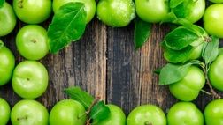 مصرف گوجه سبز برای این افراد ممنوع!