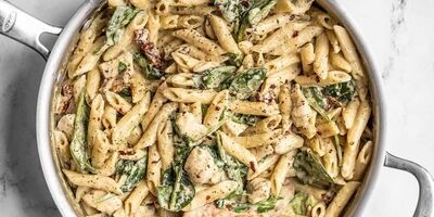 طرز تهیه «پاستا با سس آلفردو و مرغ» + نکات تهیه مهم پاستا 