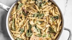 طرز تهیه «پاستا با سس آلفردو و مرغ» + نکات تهیه مهم پاستا 