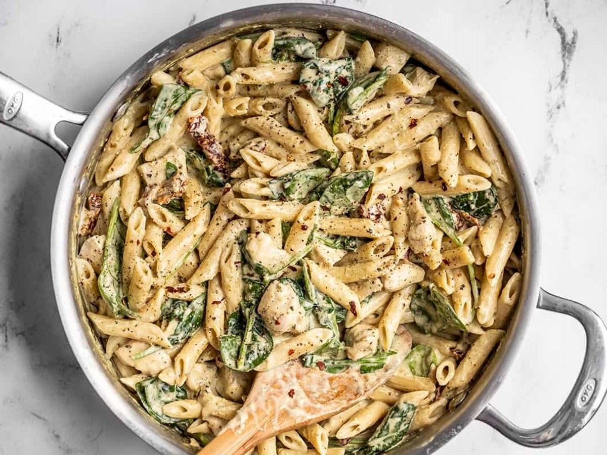 طرز تهیه «پاستا با سس آلفردو و مرغ» + نکات تهیه مهم پاستا 