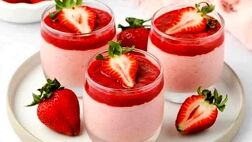 محلبی توت فرنگی؛ دسر عربی خوش رنگ و خوشمزه
