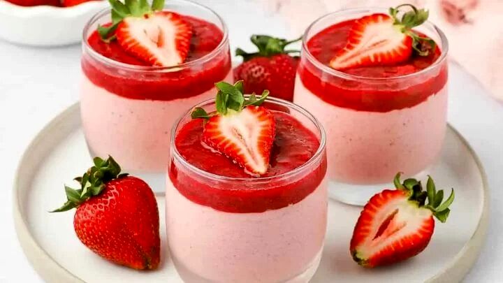 محلبی توت فرنگی؛ دسر عربی خوش رنگ و خوشمزه
