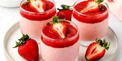محلبی توت فرنگی؛ دسر عربی خوش رنگ و خوشمزه
