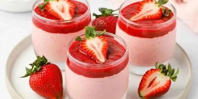 محلبی توت فرنگی؛ دسر عربی خوش رنگ و خوشمزه
