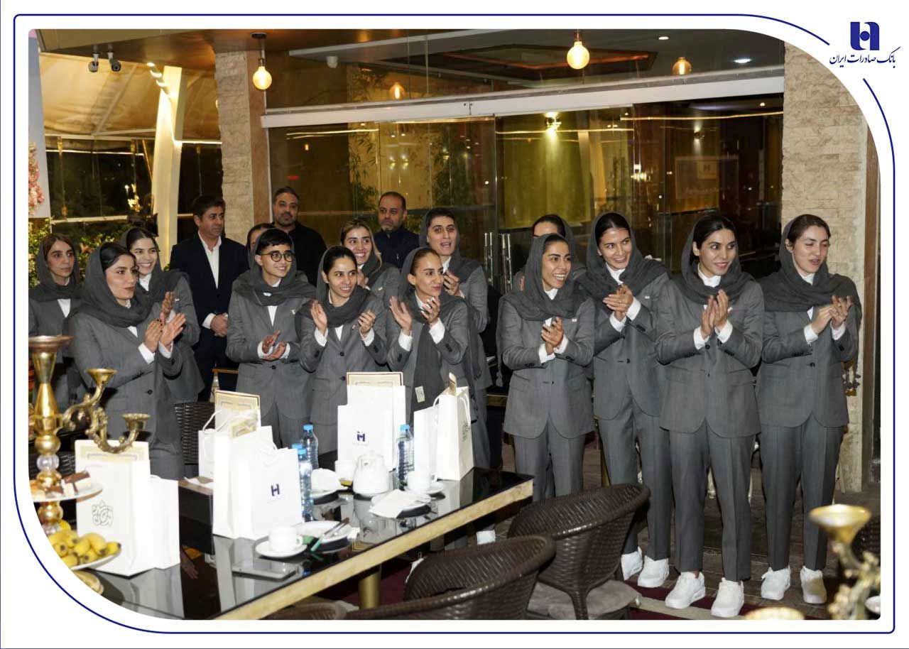 دختران افتخارآفرین فوتسال ایران با همراهی بانک صادرات ایران رهسپار مسابقات جهانی شدند
