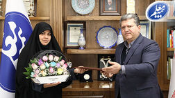 تقدیر مدیرعامل بیمه معلم از بانوان همکار
