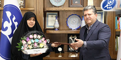 تقدیر مدیرعامل بیمه معلم از بانوان همکار
